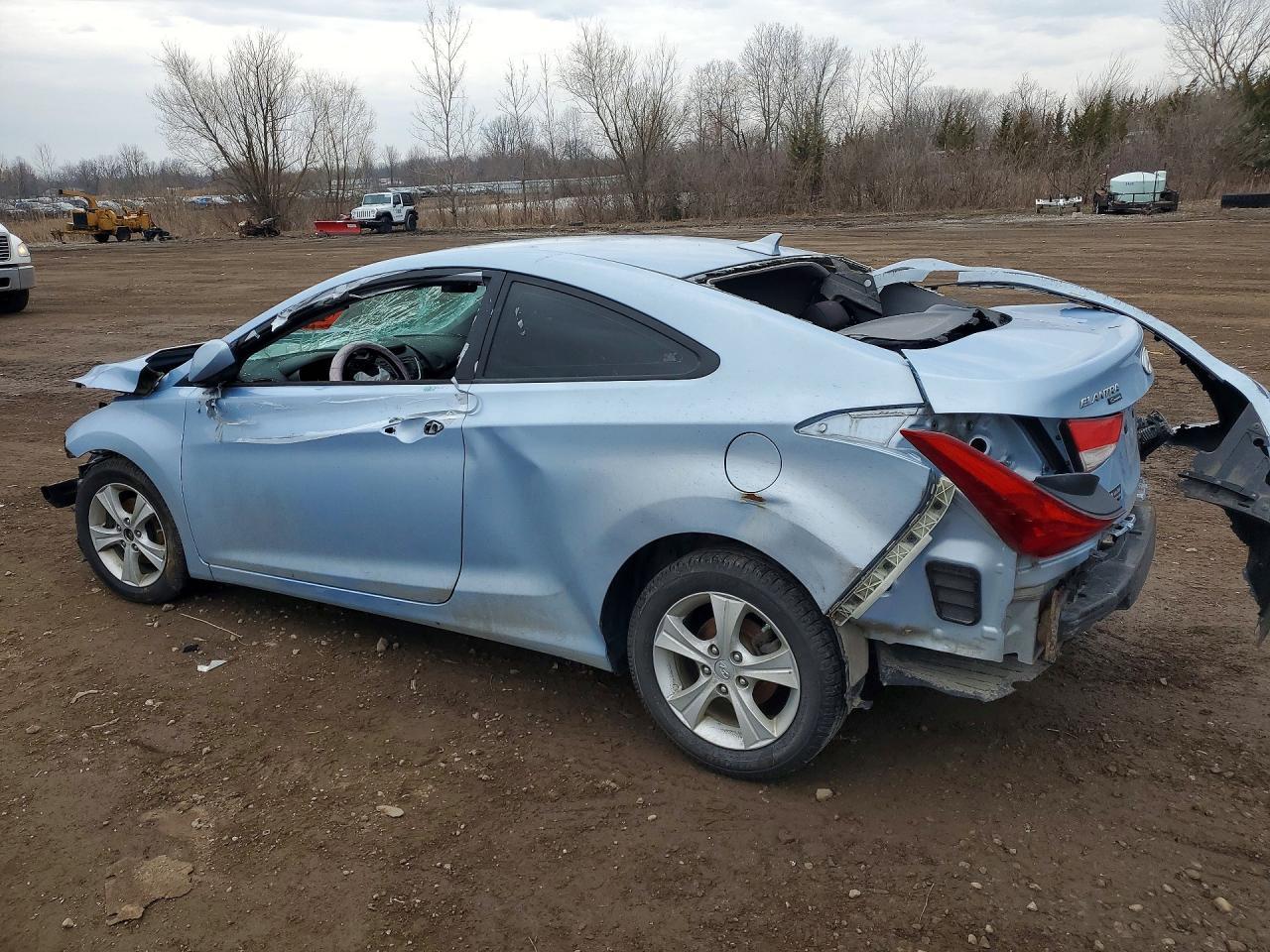 2013 Hyundai Elantra - Image 2
