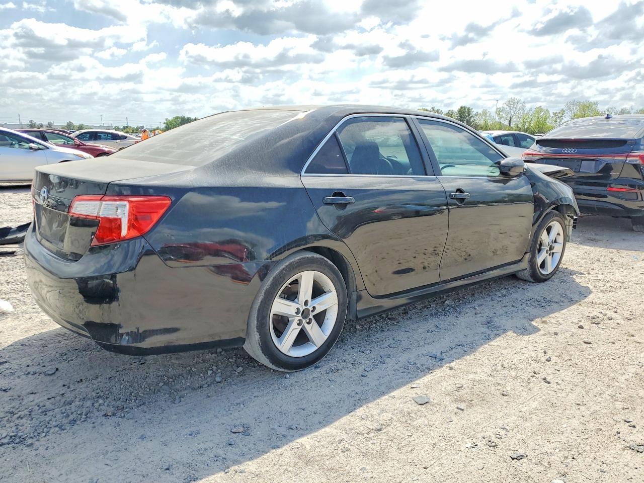 2014 Toyota Camry L - Image 3