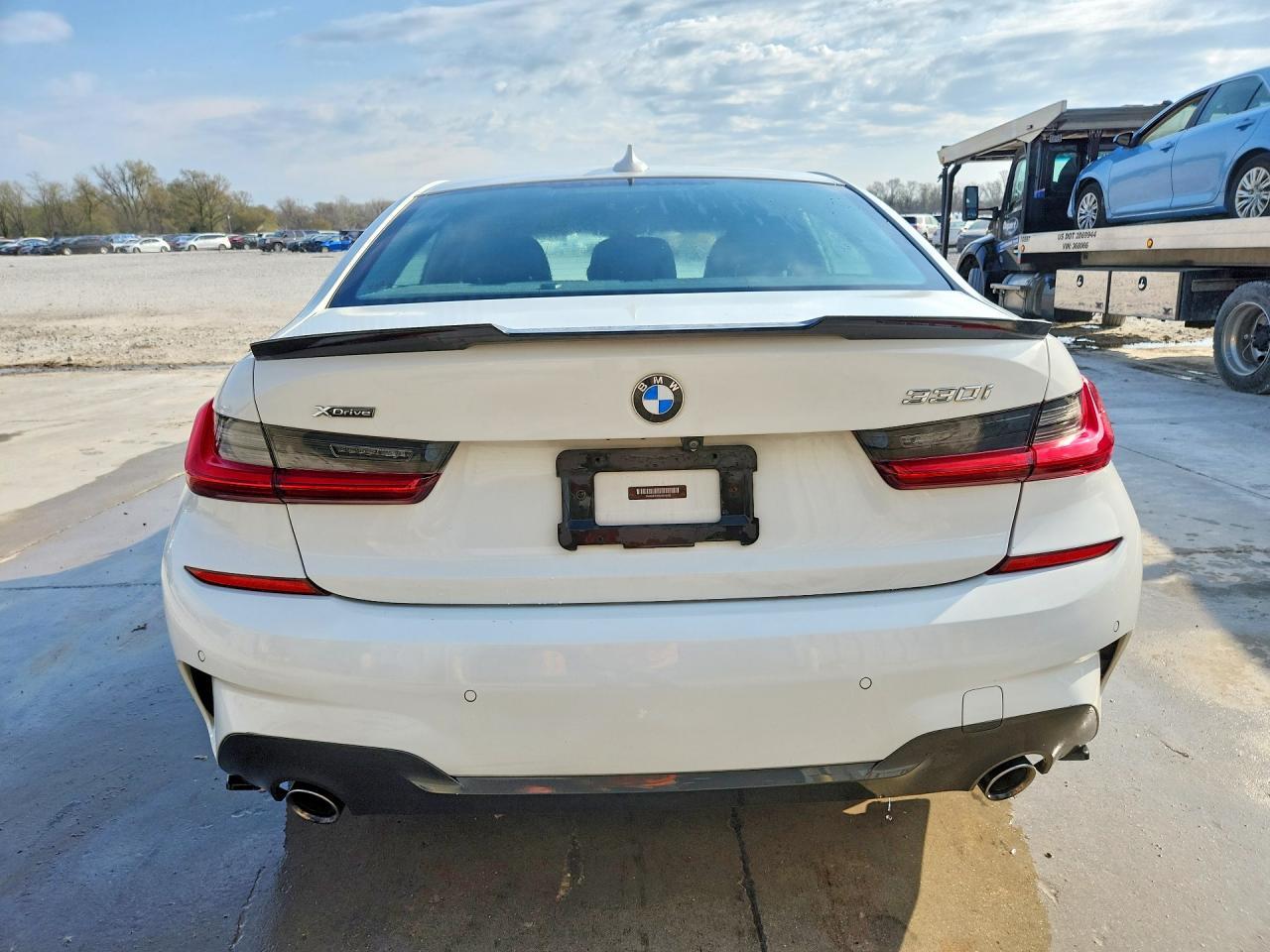 2020 BMW 330Xi - Фото 6