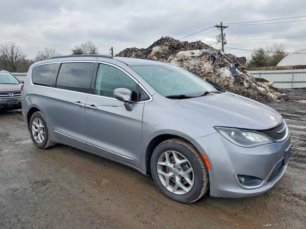 2017 Chrysler Pacifica Touring L - Фото 4