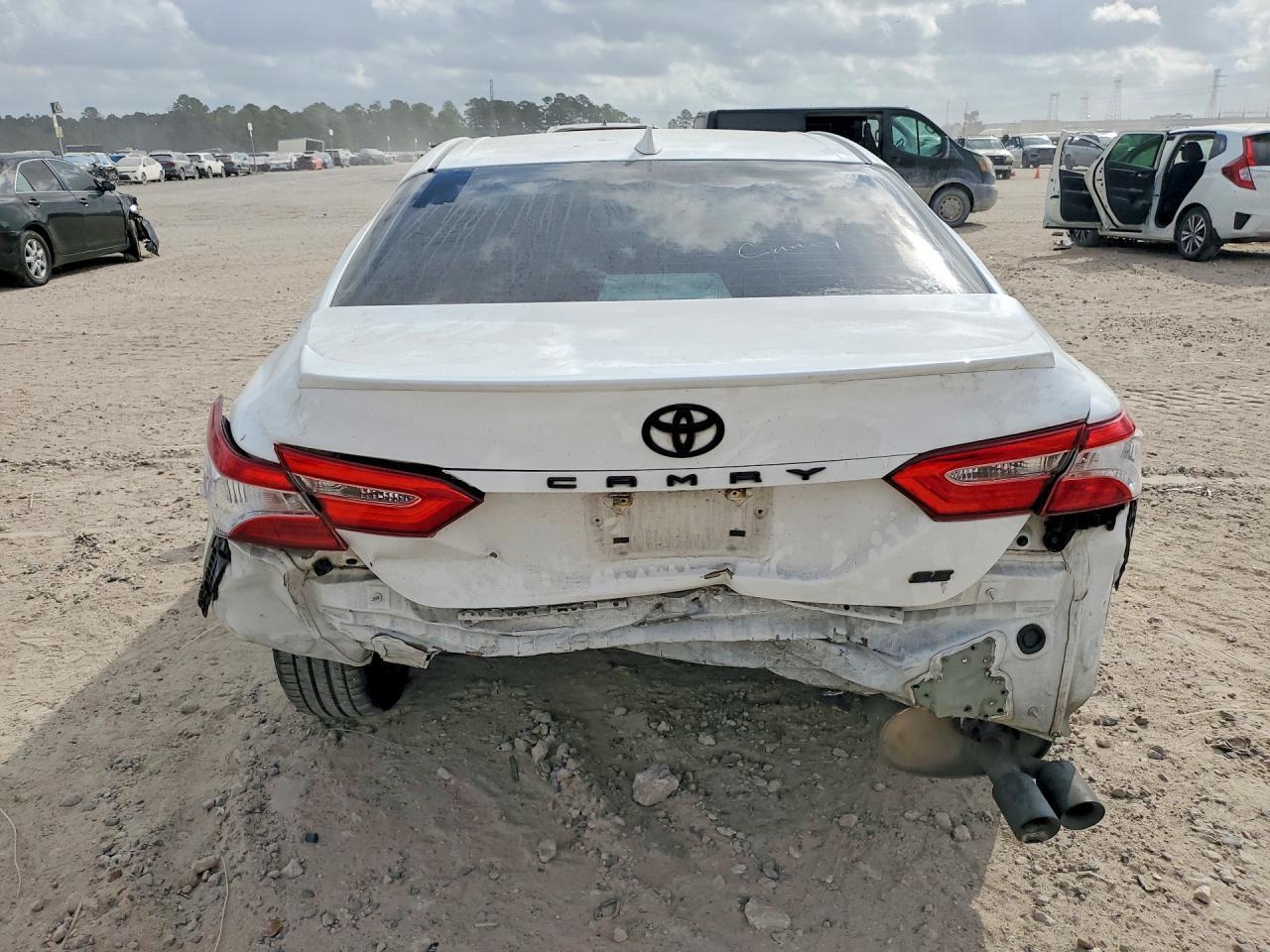 2020 Toyota Camry Se - Image 6