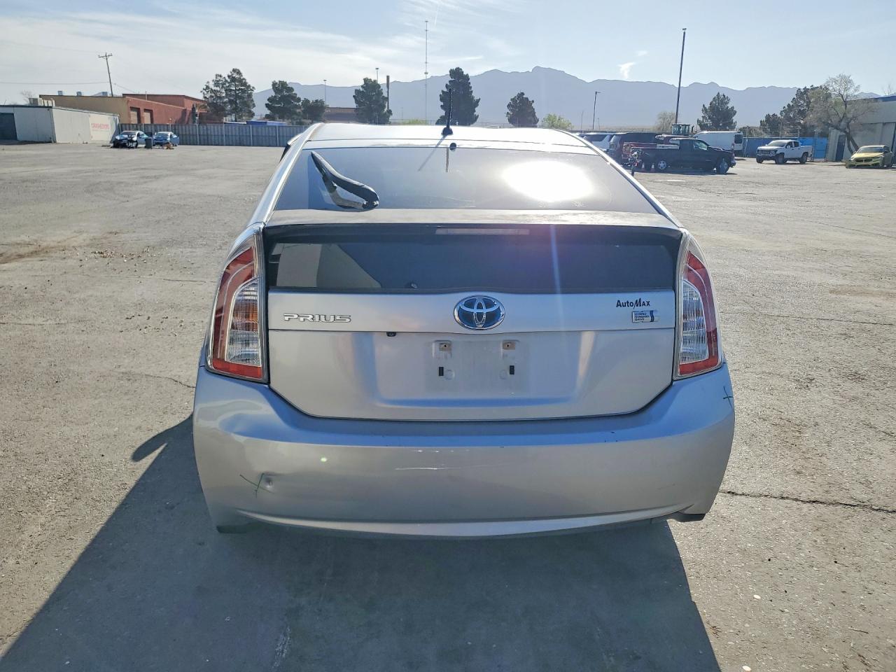 2015 Toyota Prius Two - Image 6