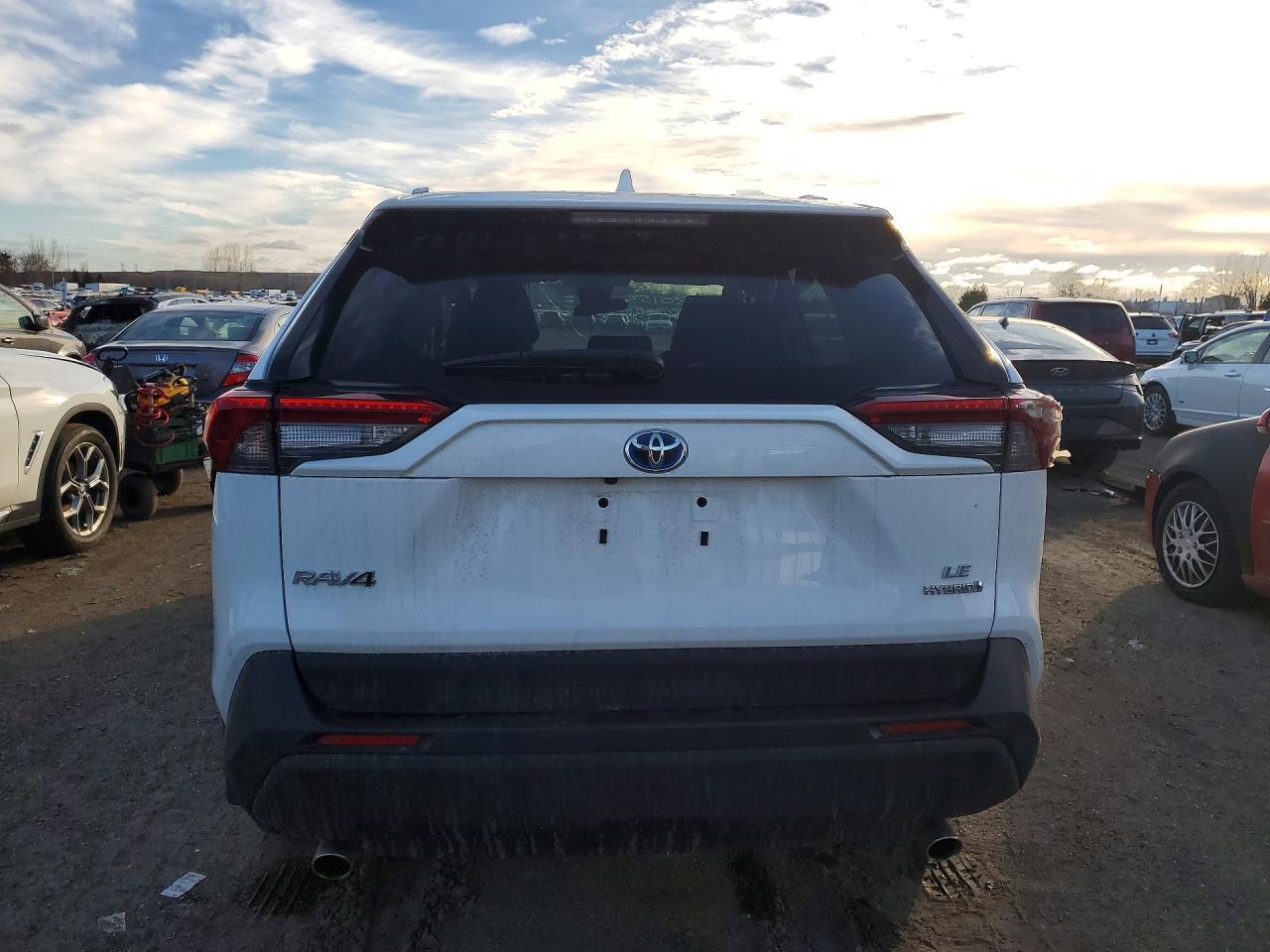 2024 Toyota Rav4 Hybrid Le - Image 6