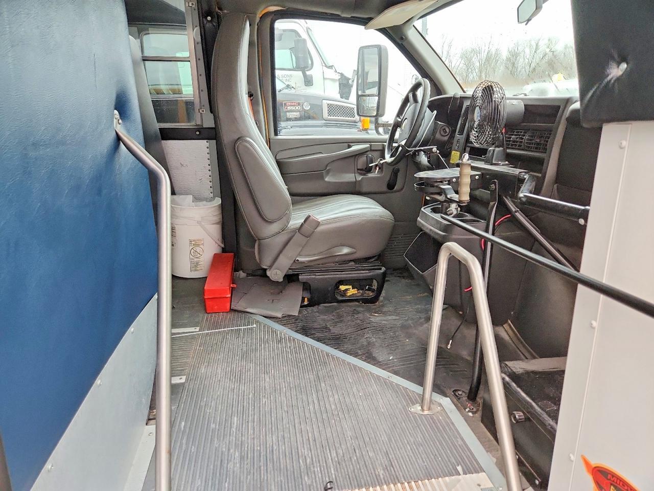 2014 Chevrolet Express G4 - Shuttle Bus - Фото 5