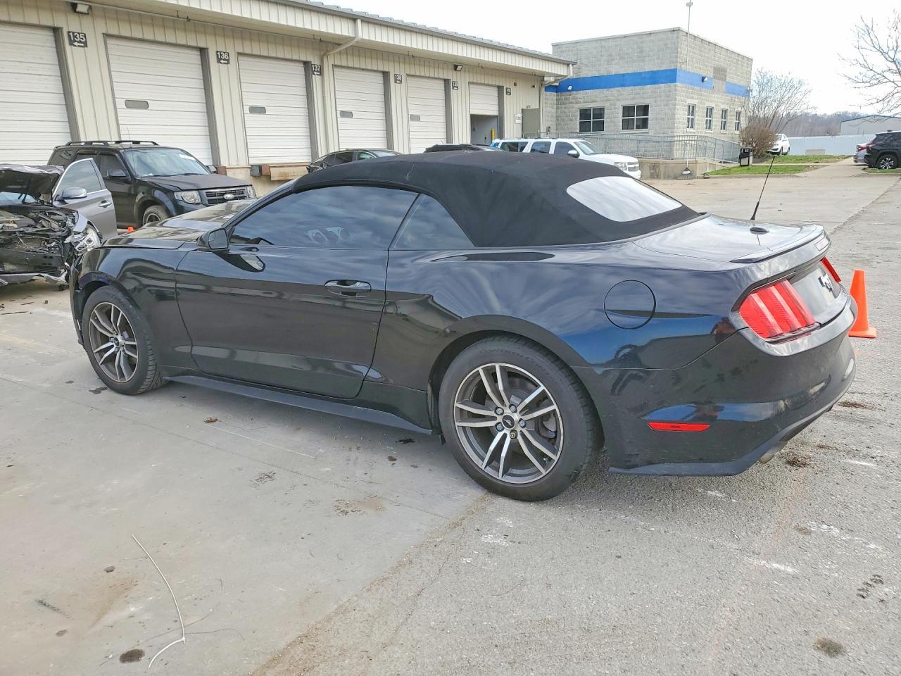 2017 Ford Mustang - Фото 2