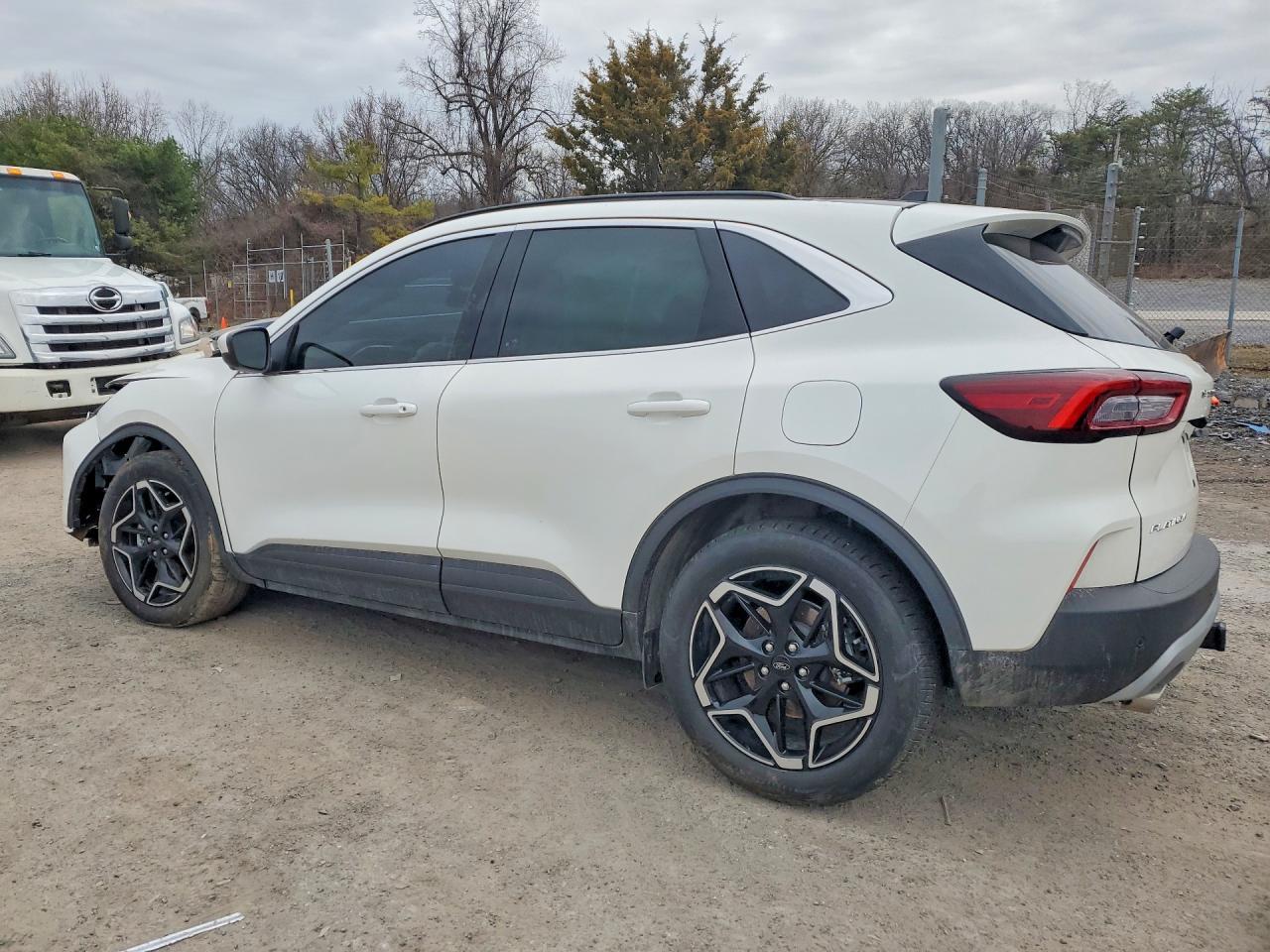2026 Ford Escape Platinum - Фото 2