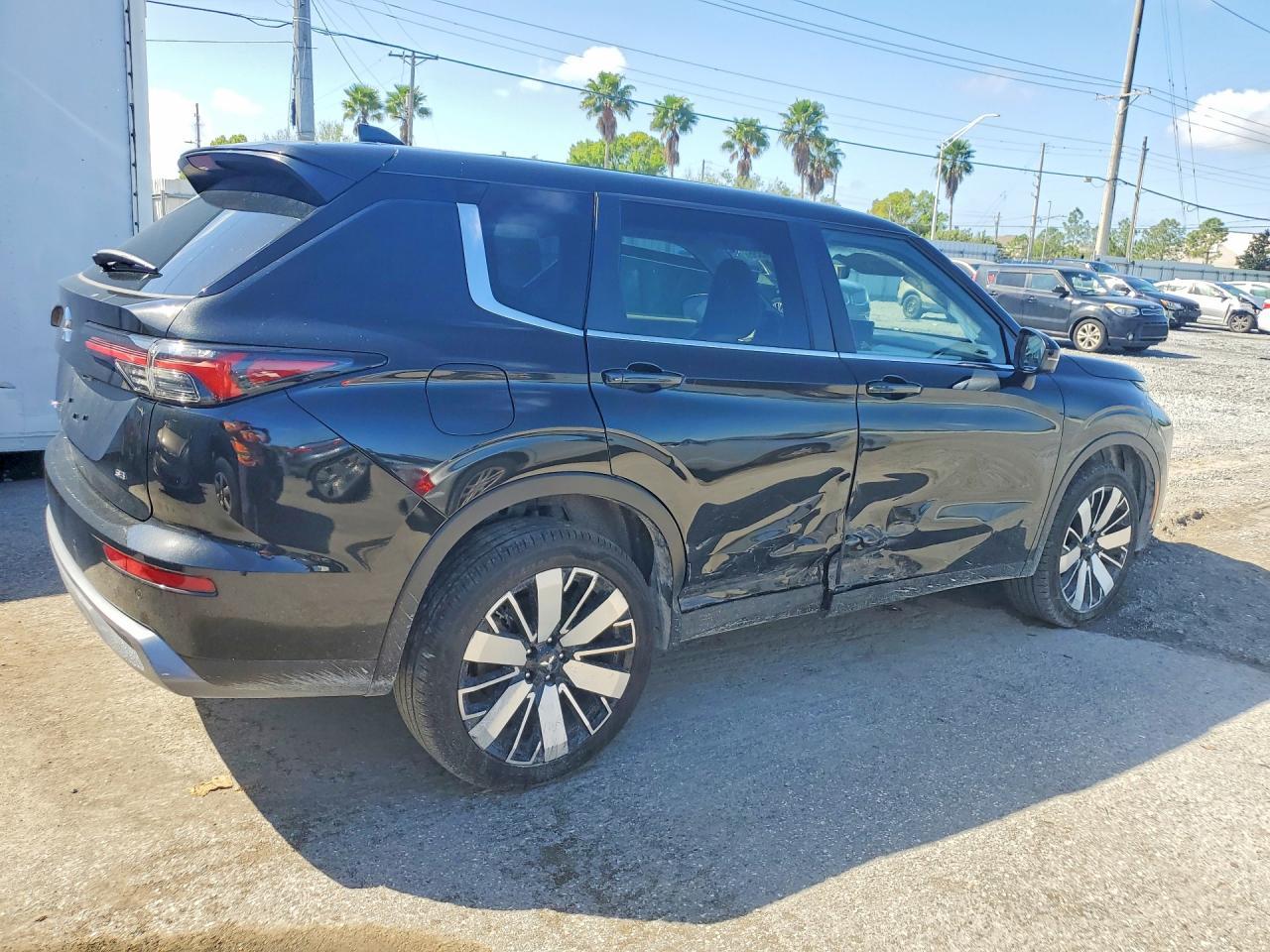 2025 Mitsubishi Outlander Se - Image 3