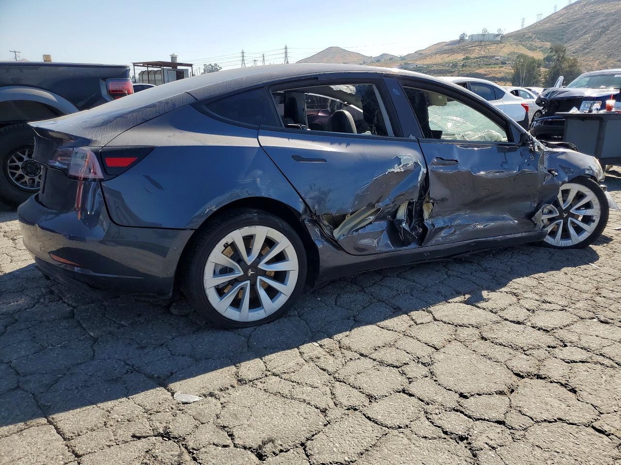 2022 Tesla Model 3 - Image 3