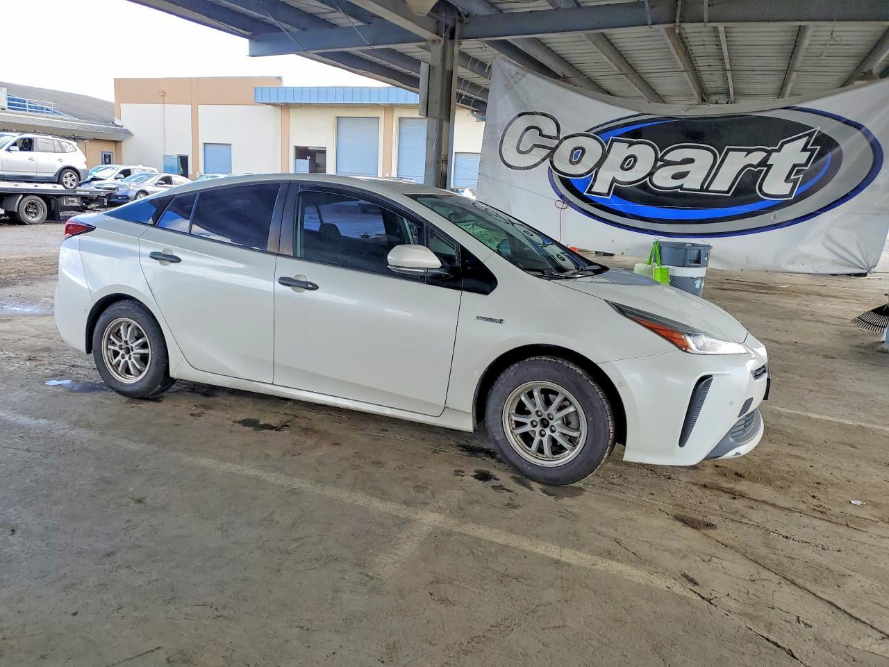 2019 Toyota Prius Le - Фото 4