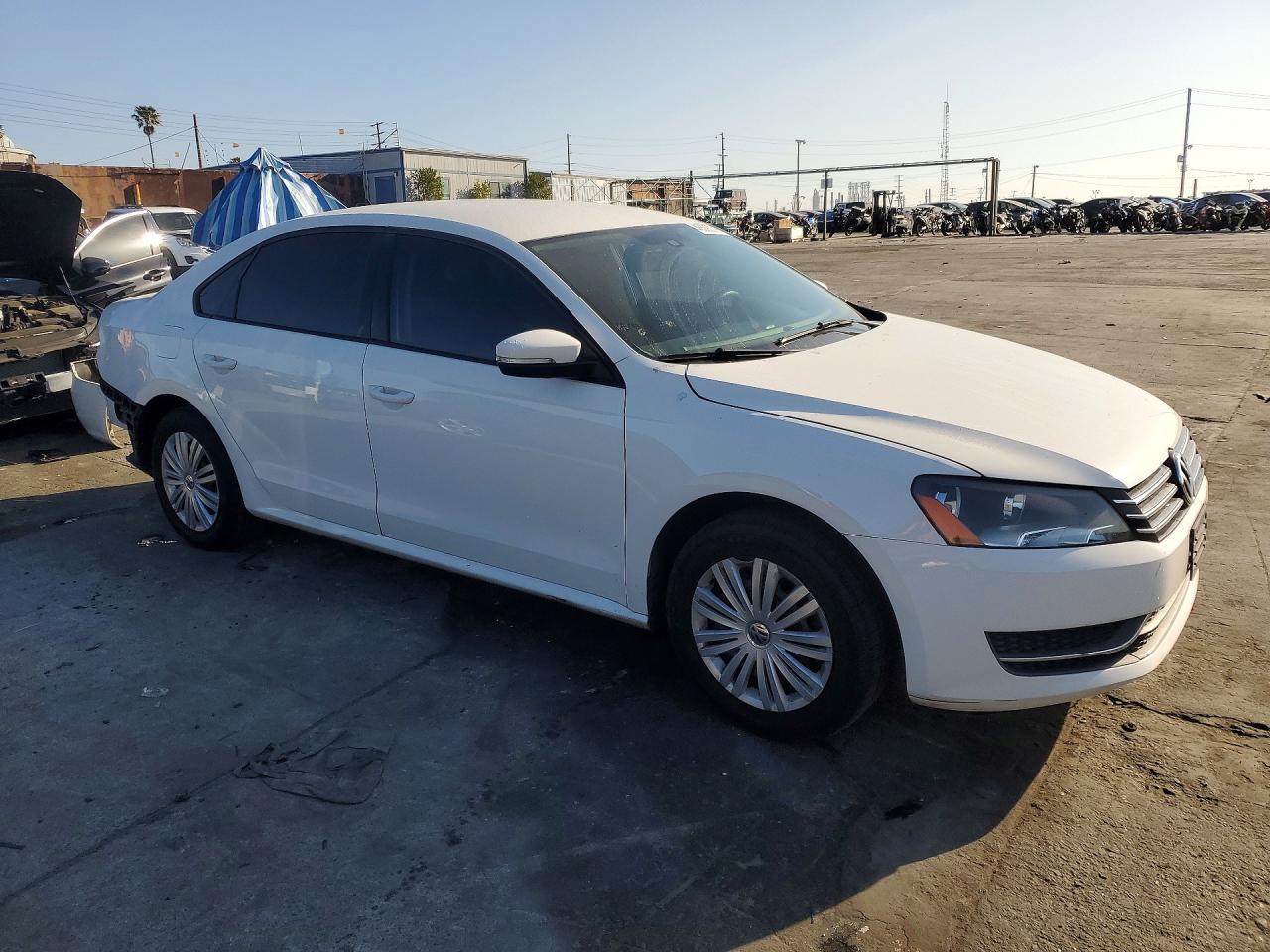 2014 Volkswagen Passat S - Image 4