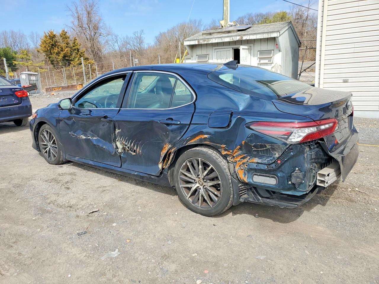 2021 Toyota Camry Xle - Фото 2