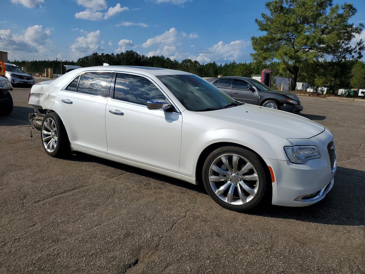 2016 Chrysler 300C - Фото 4