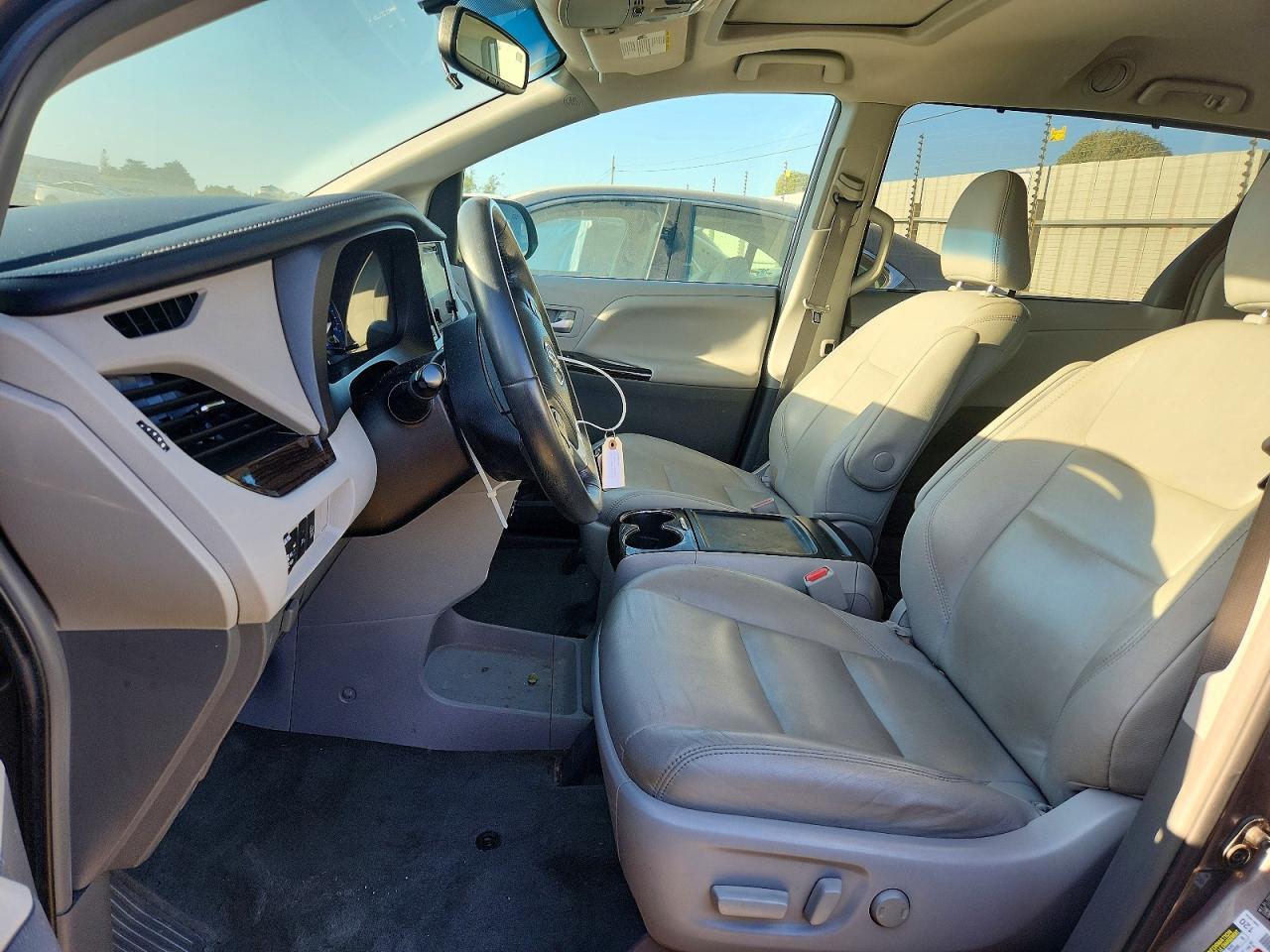 2017 Toyota Sienna Xle - Фото 7
