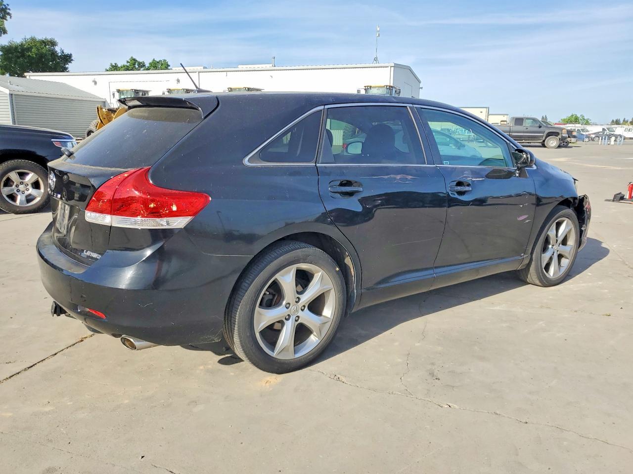 2012 Toyota Venza Le - Image 3