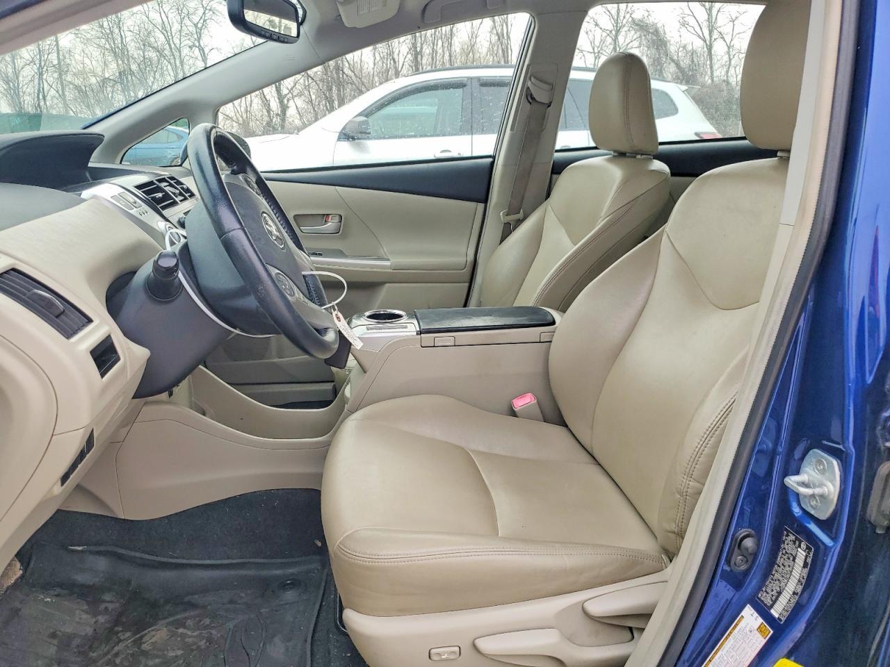 2013 Toyota Prius V Five - Фото 7