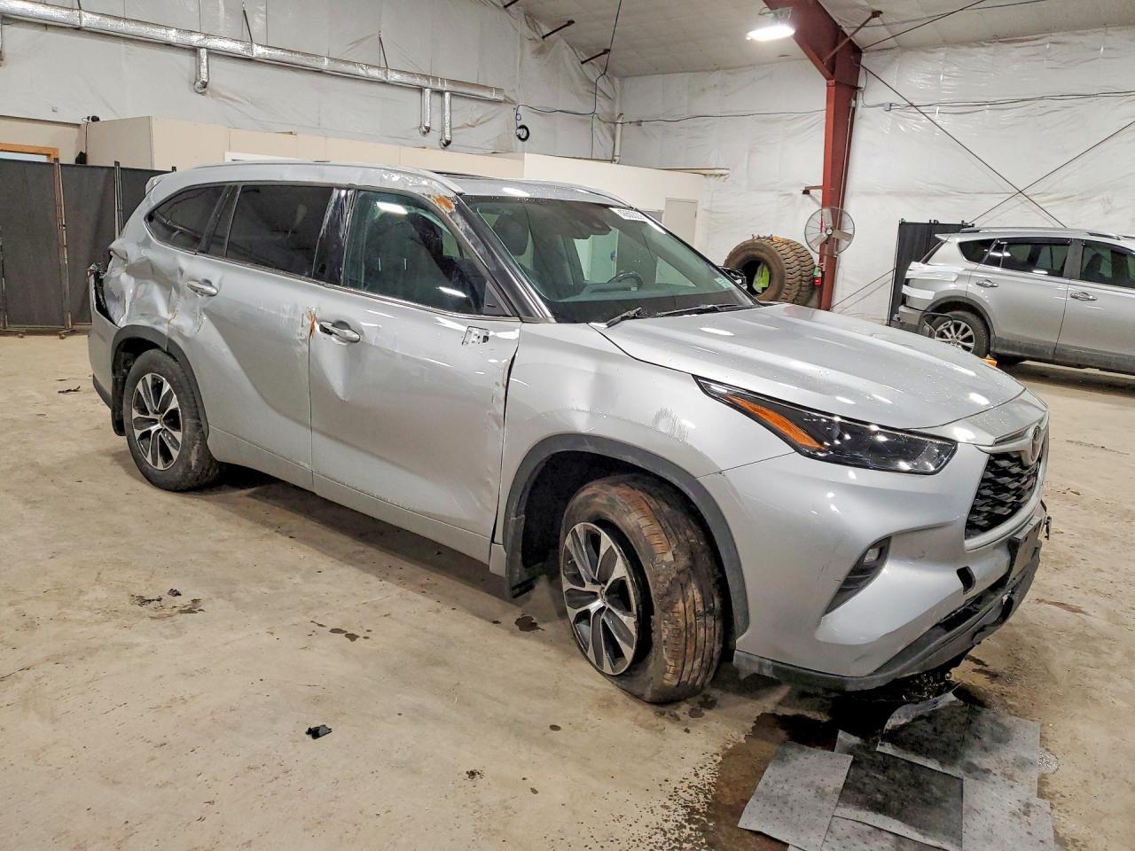 2022 Toyota Highlander Xle - Фото 4