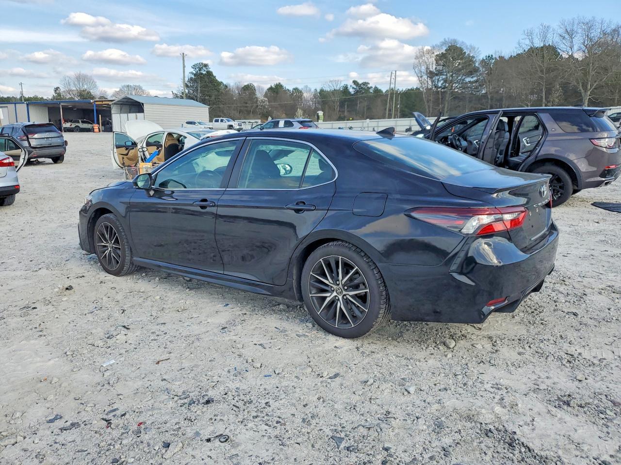 2023 Toyota Camry Se - Image 2