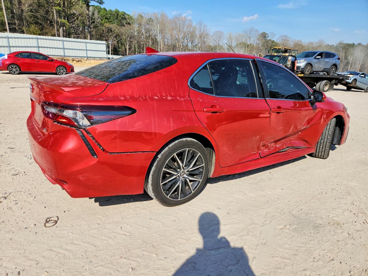2021 Toyota Camry Se - Фото 3