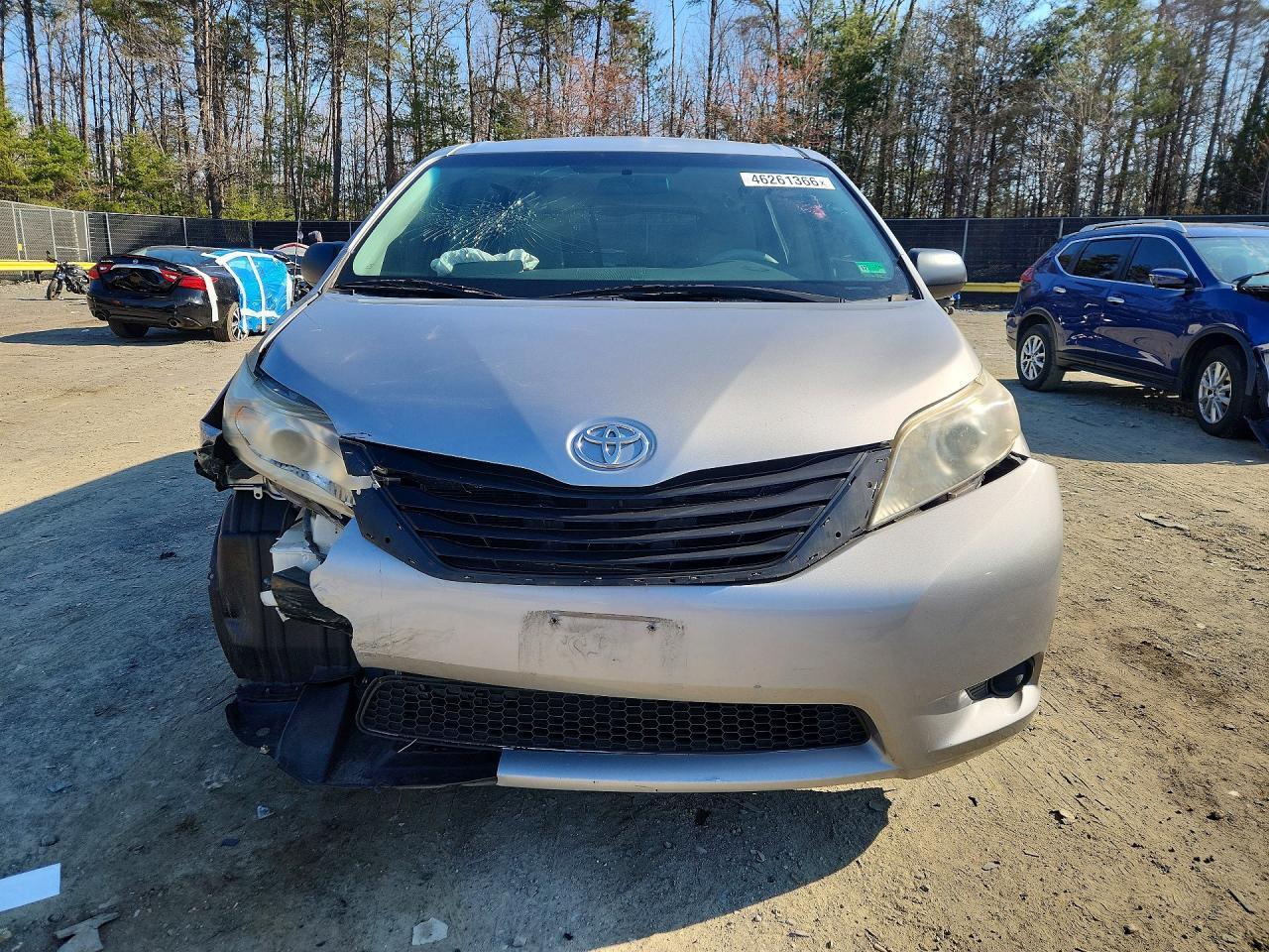 2011 Toyota Sienna Base 7-Passenger - Image 5