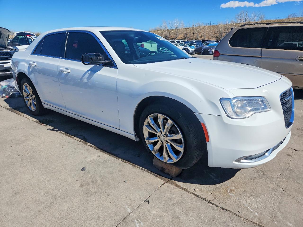 2016 Chrysler 300 Limited - Фото 4