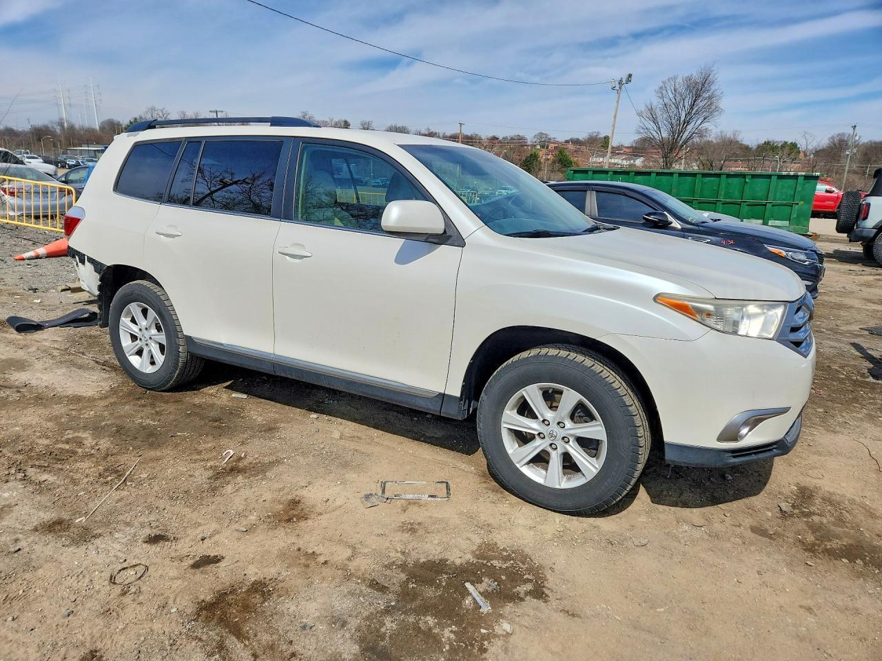2013 Toyota Highlander Plus - Image 4
