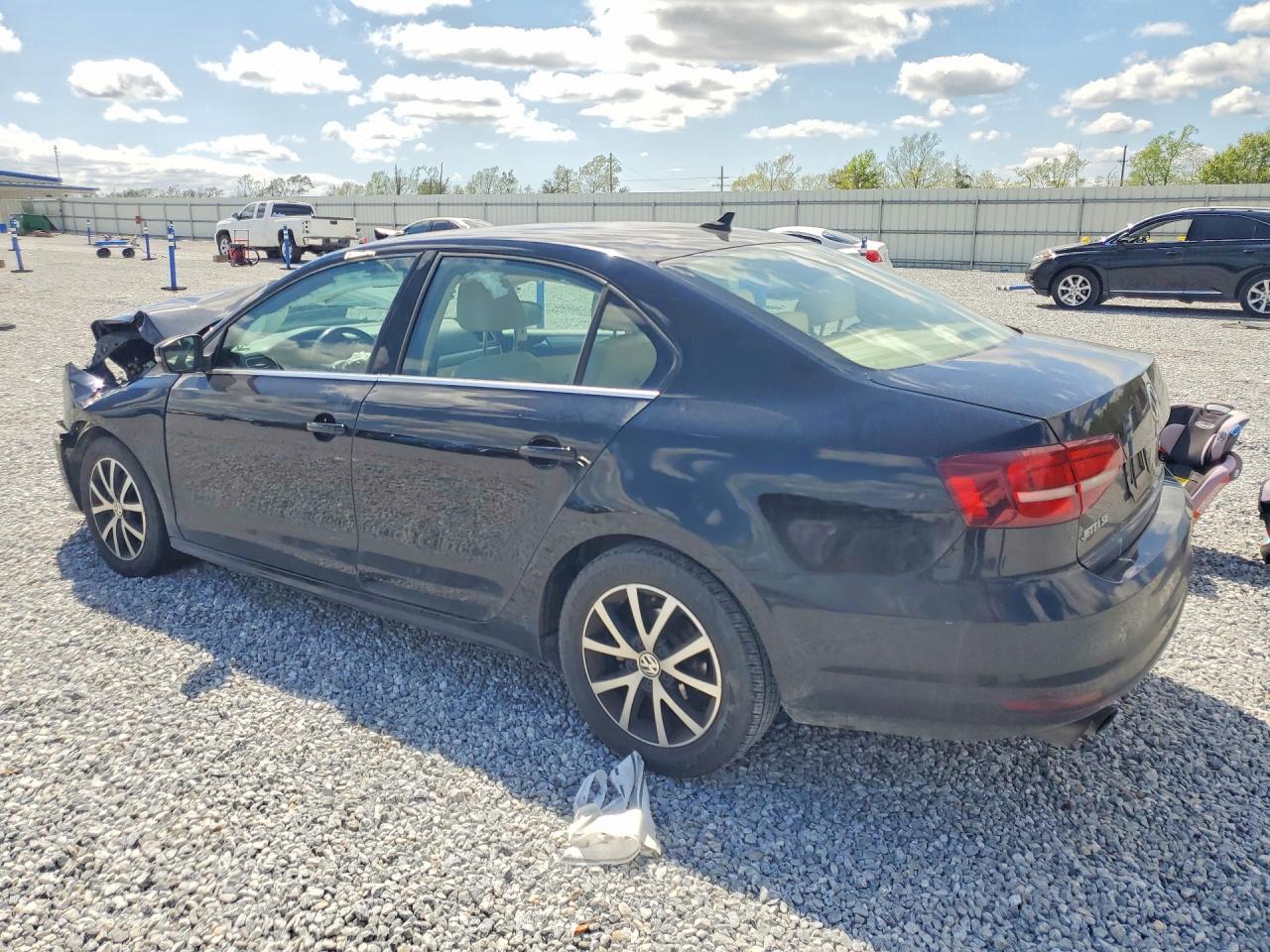 2017 Volkswagen Jetta Se - Фото 2