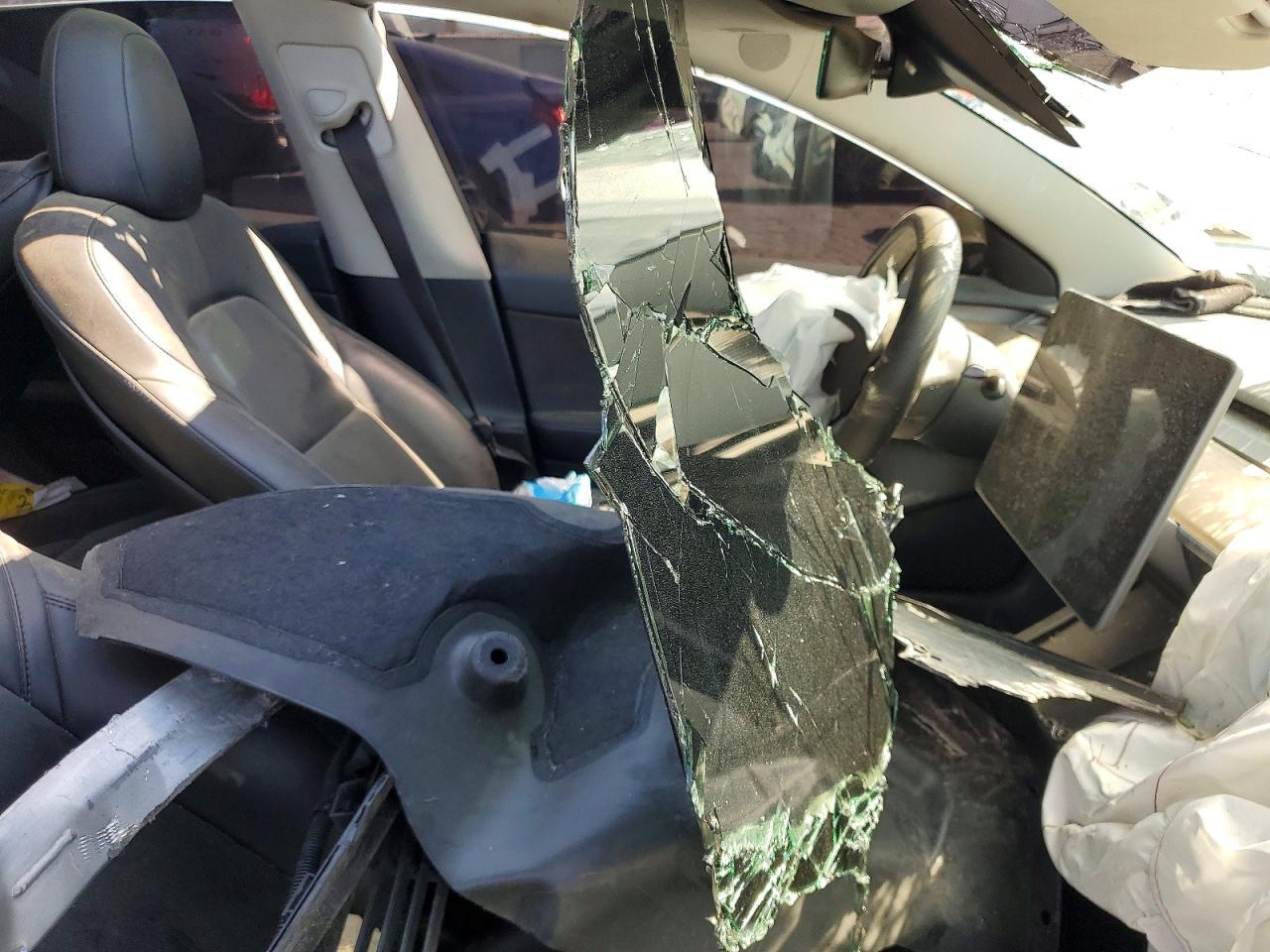 2022 Tesla Model 3 - Image 7