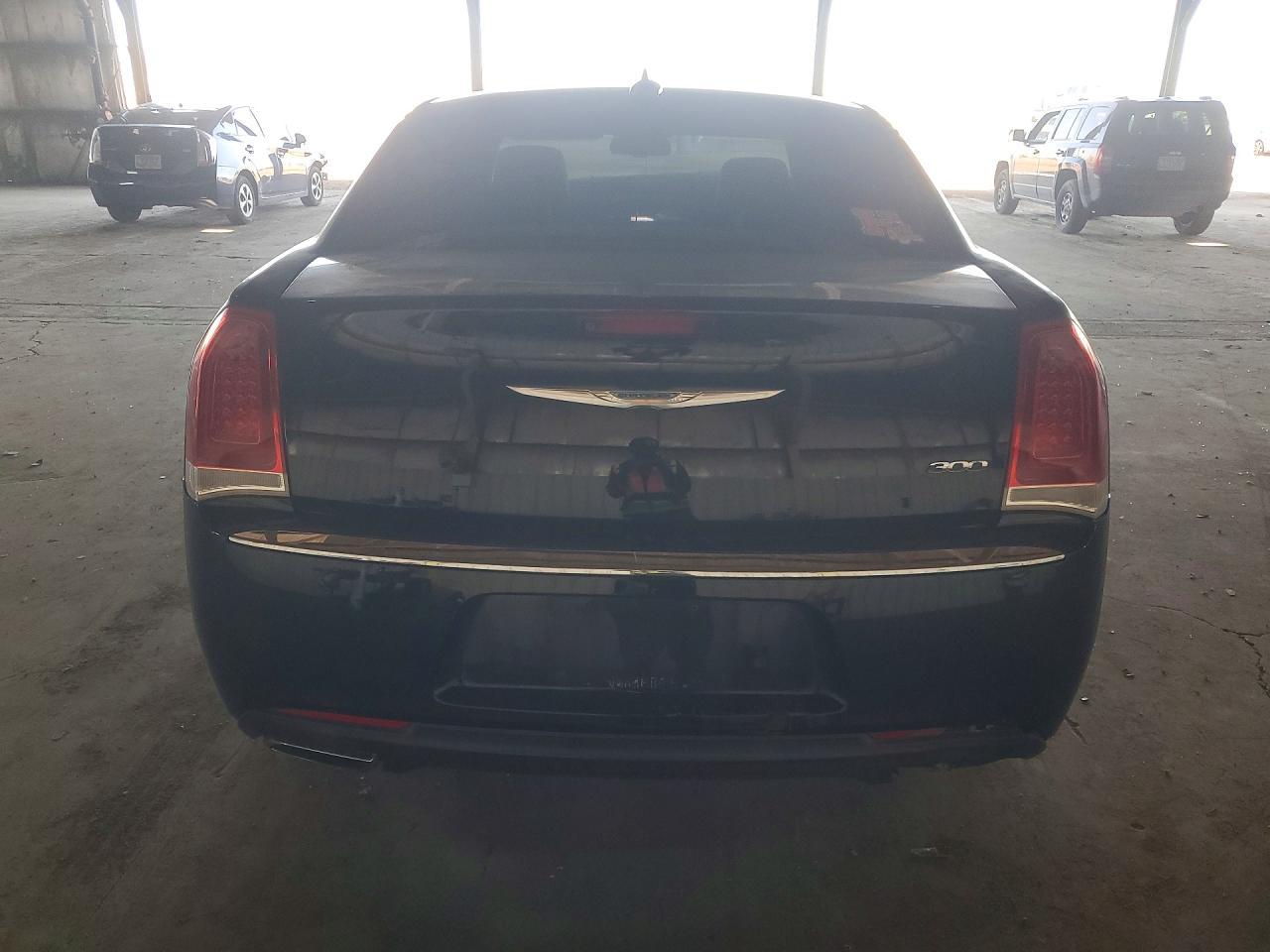 2016 Chrysler 300 Limited - Фото 6