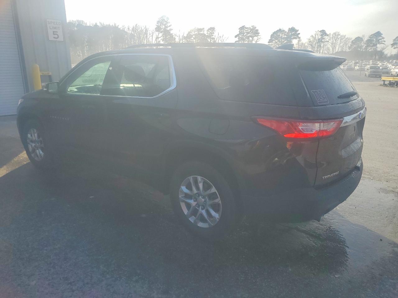 2020 Chevrolet Traverse Lt - Image 2