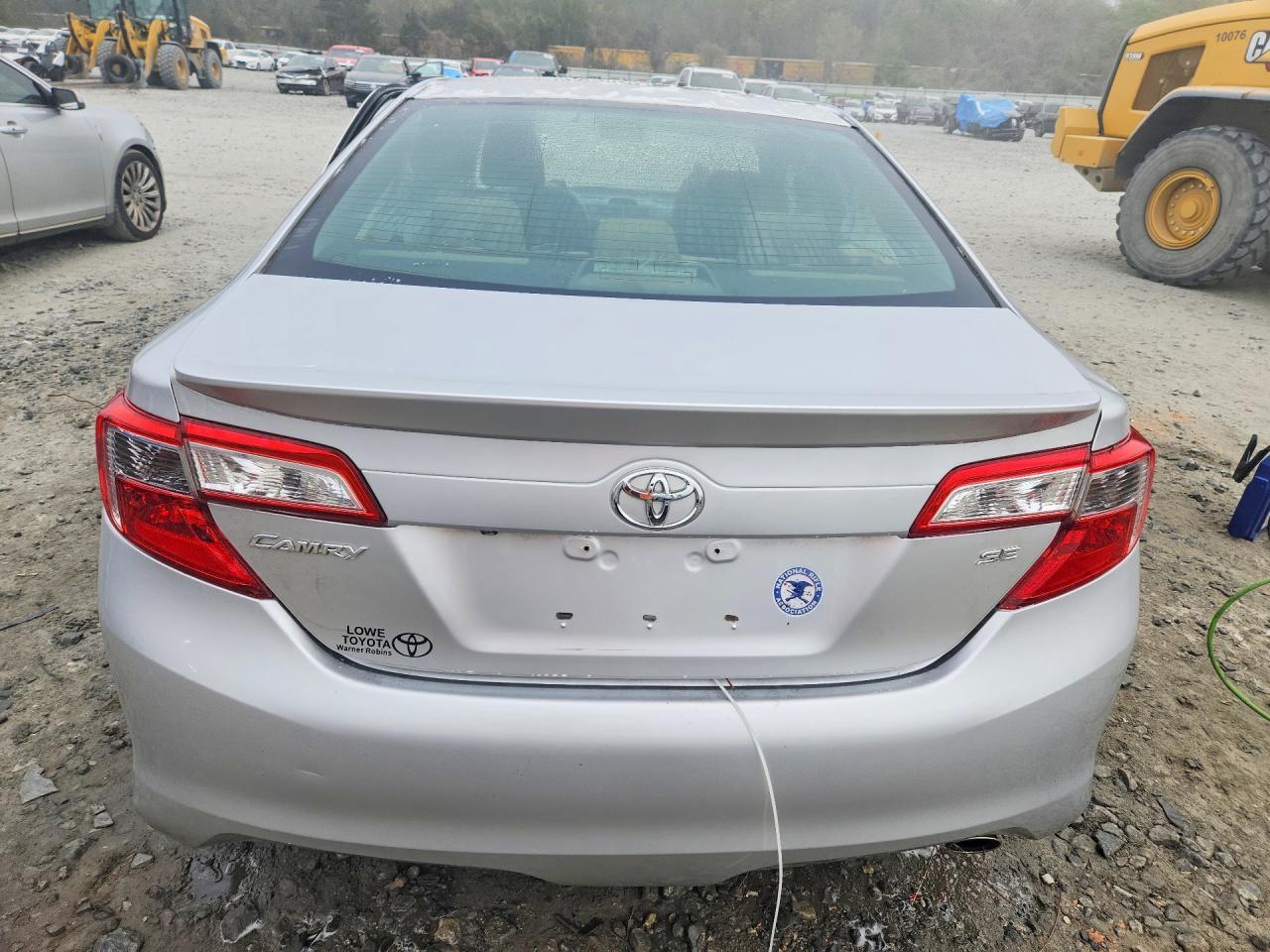2014 Toyota Camry Se - Image 6