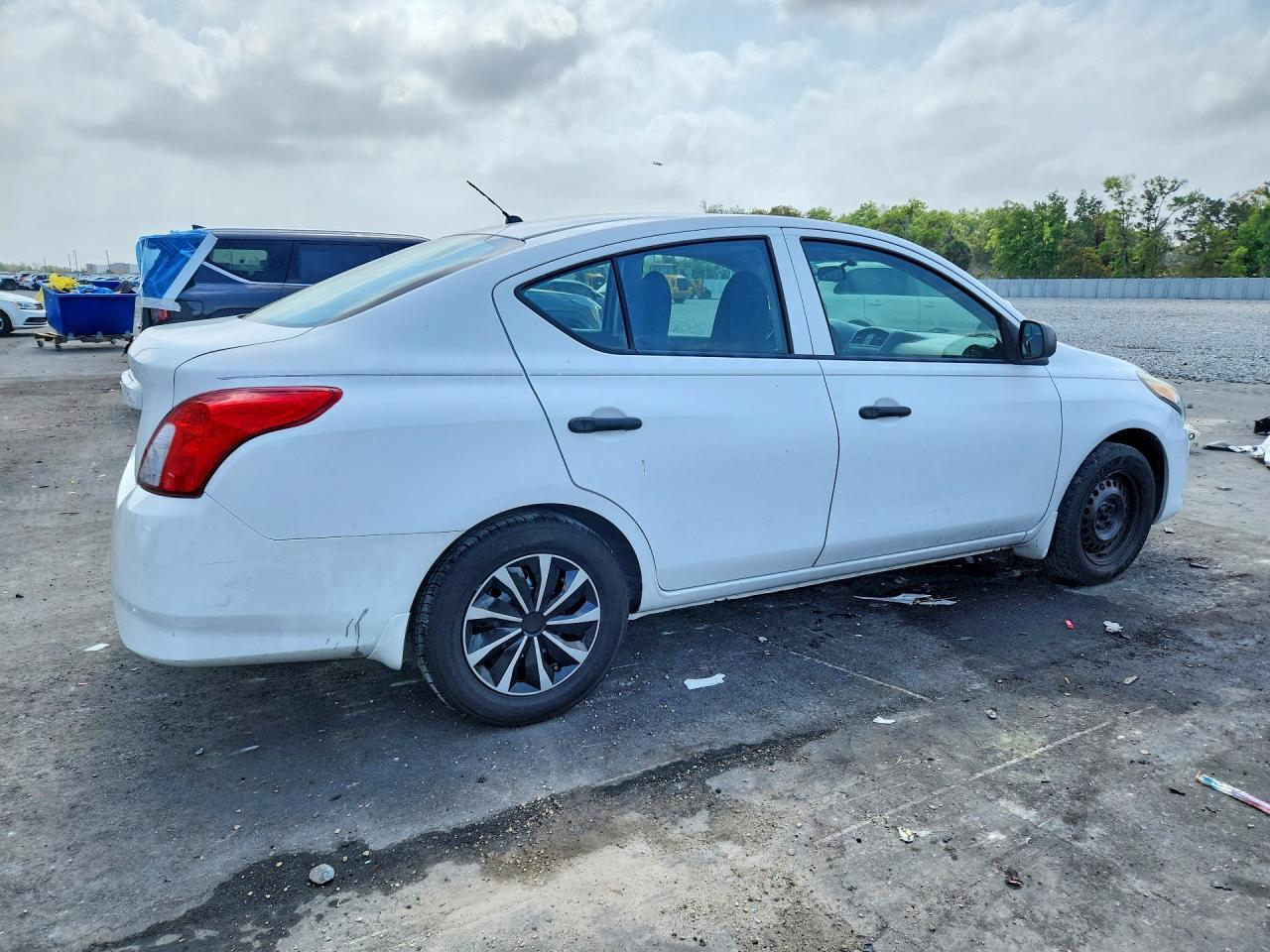 2015 Nissan Versa 1.6 S - Фото 3