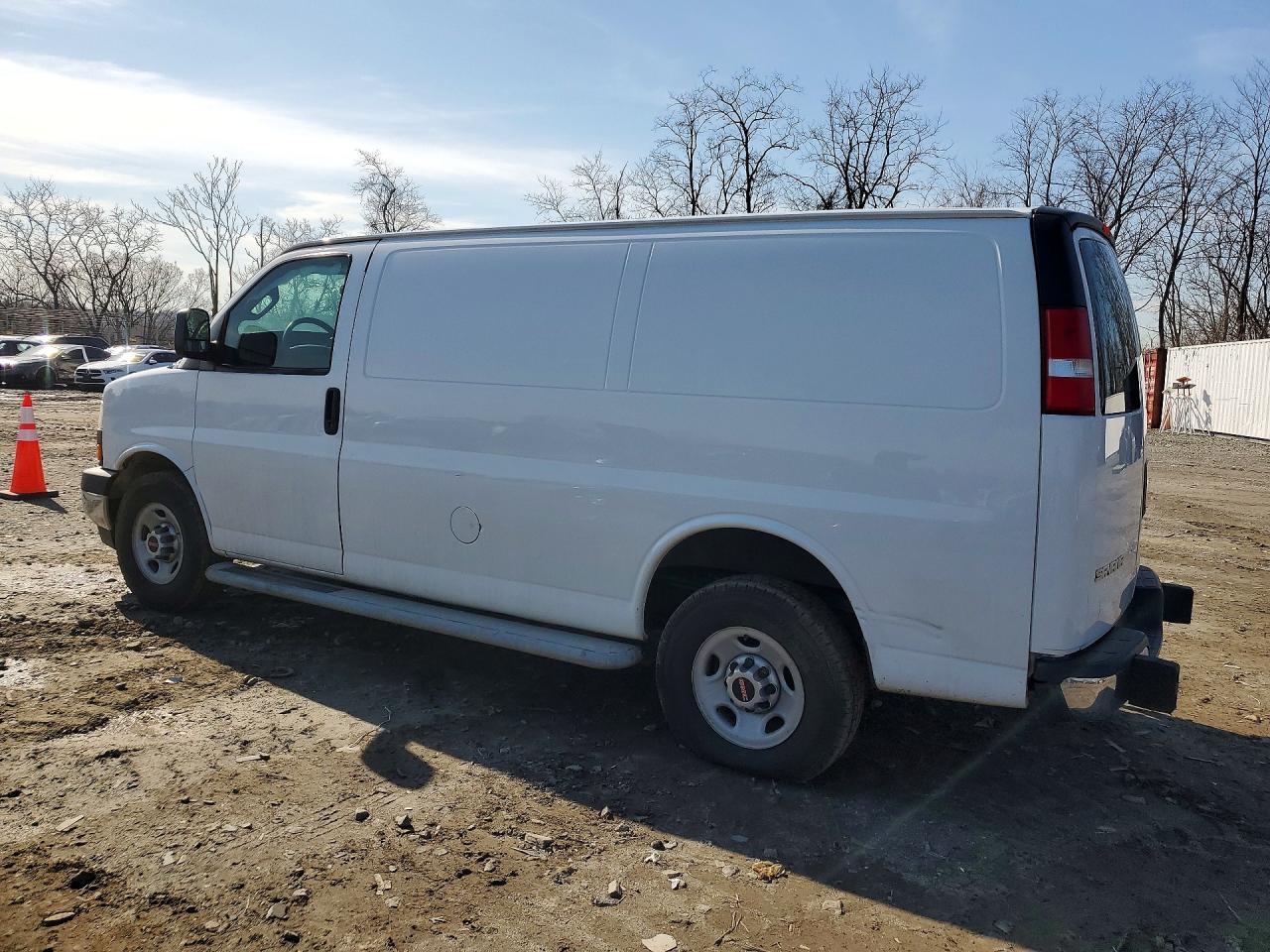 2017 GMC Savana 2500 Cargo Utility / Service Van - Image 2