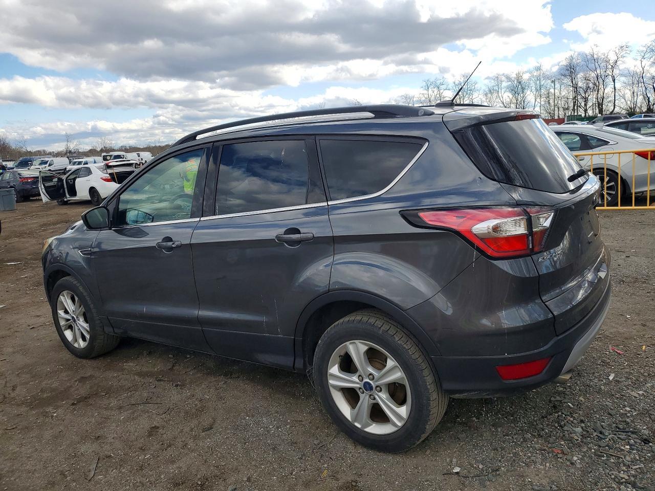2017 Ford Escape Se - Фото 2