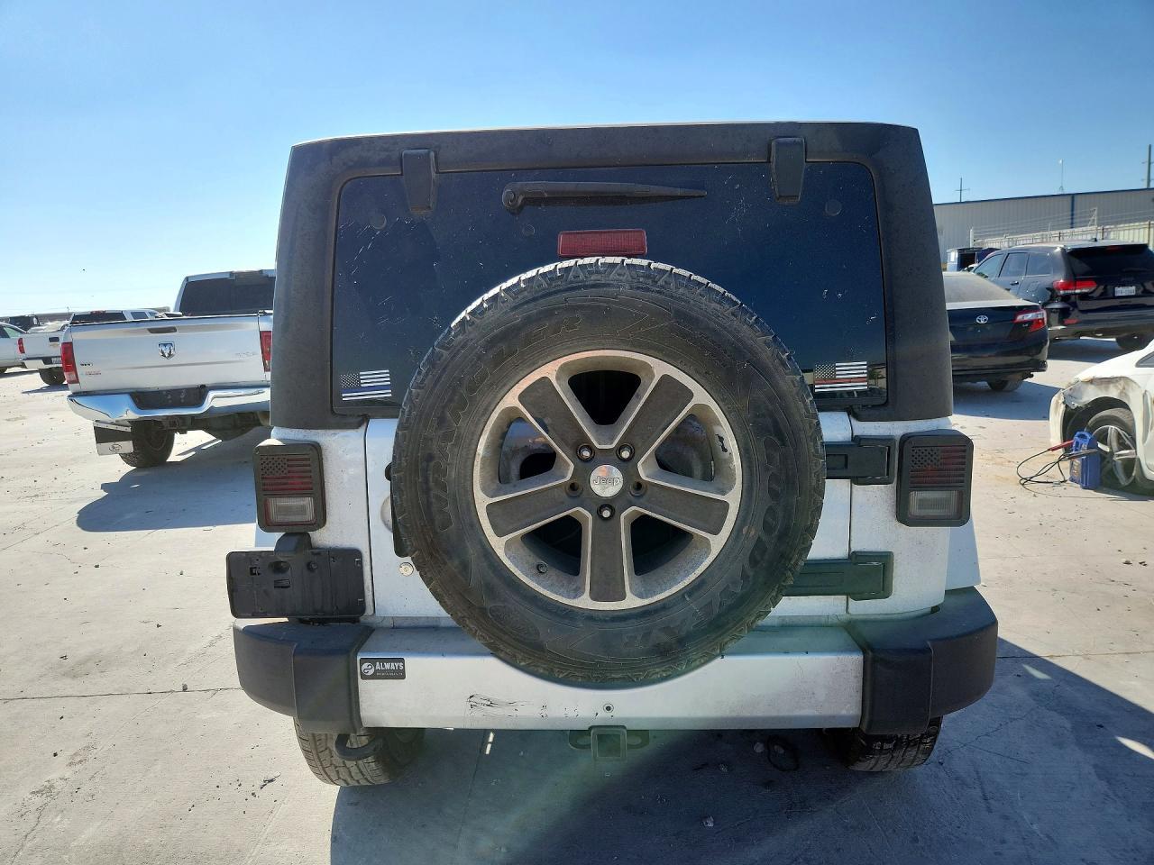 2015 Jeep Wrangler Unlimited Sahara - Image 6
