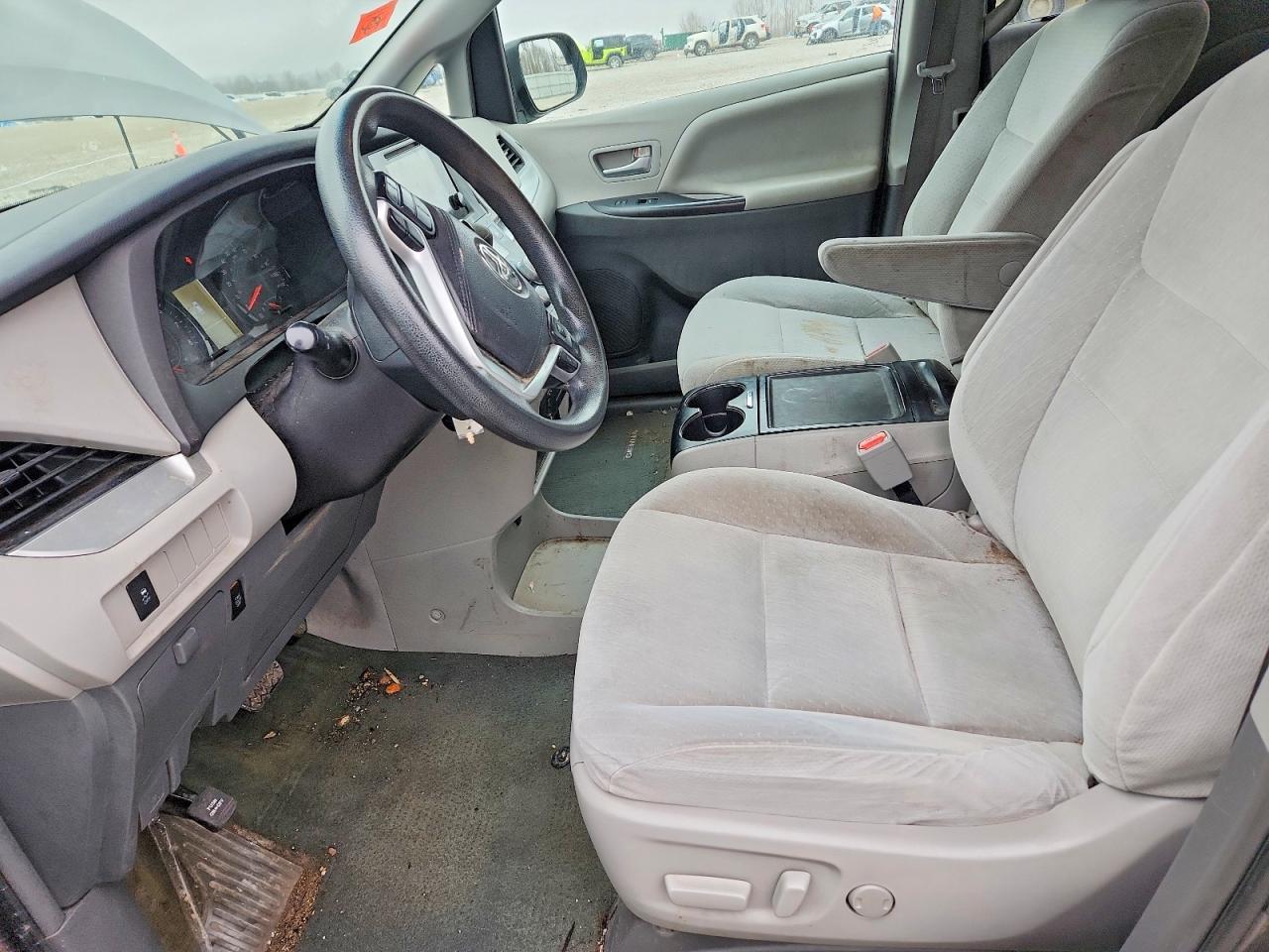 2015 Toyota Sienna Le 8-Passenger - Фото 7