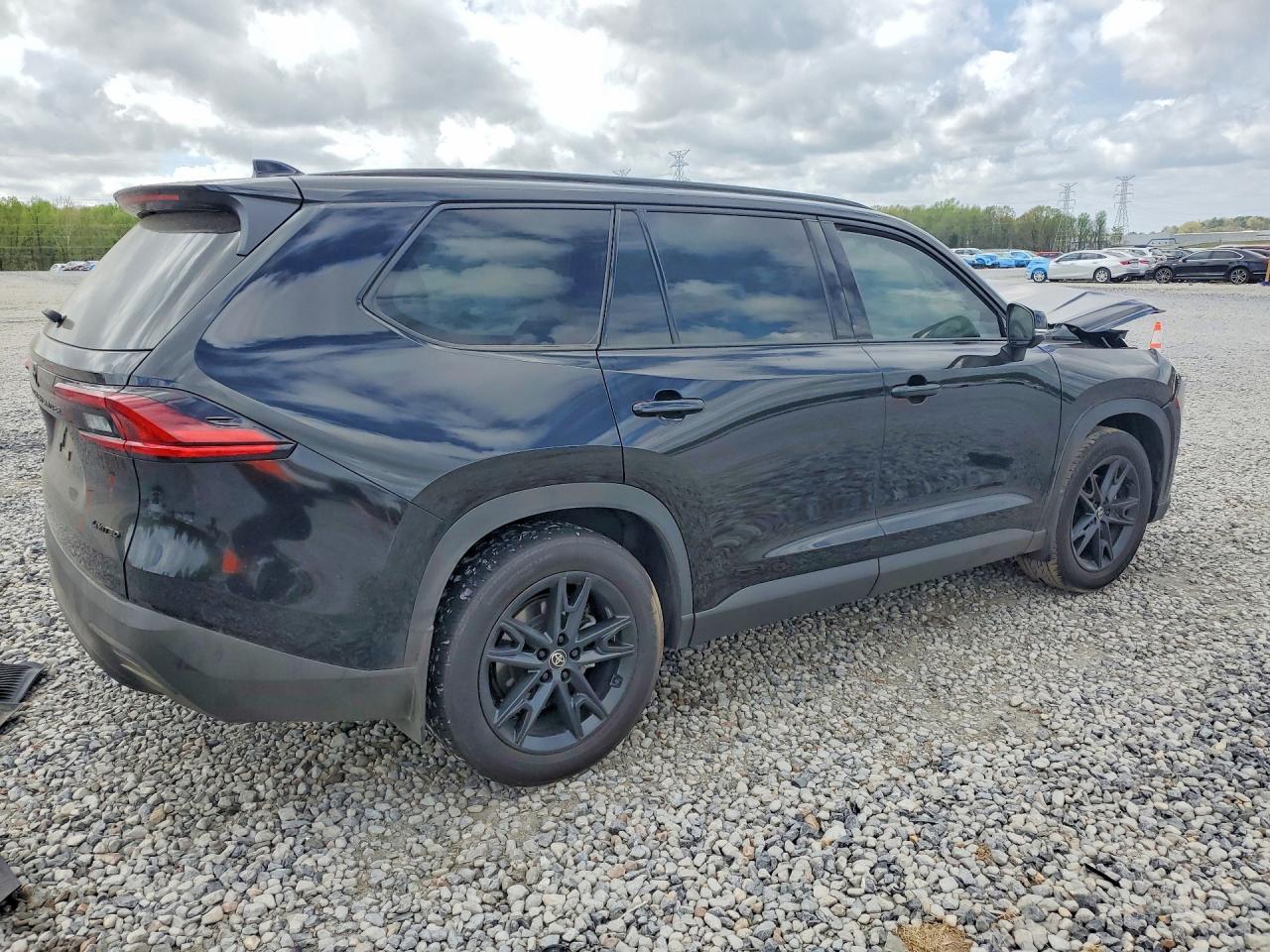 2025 Toyota Grand Highlander Hybrid - Image 3