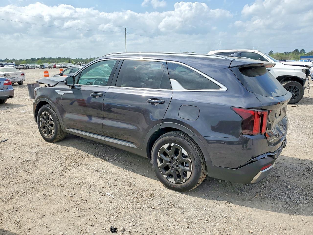 2026 Kia Sorento S - Image 2