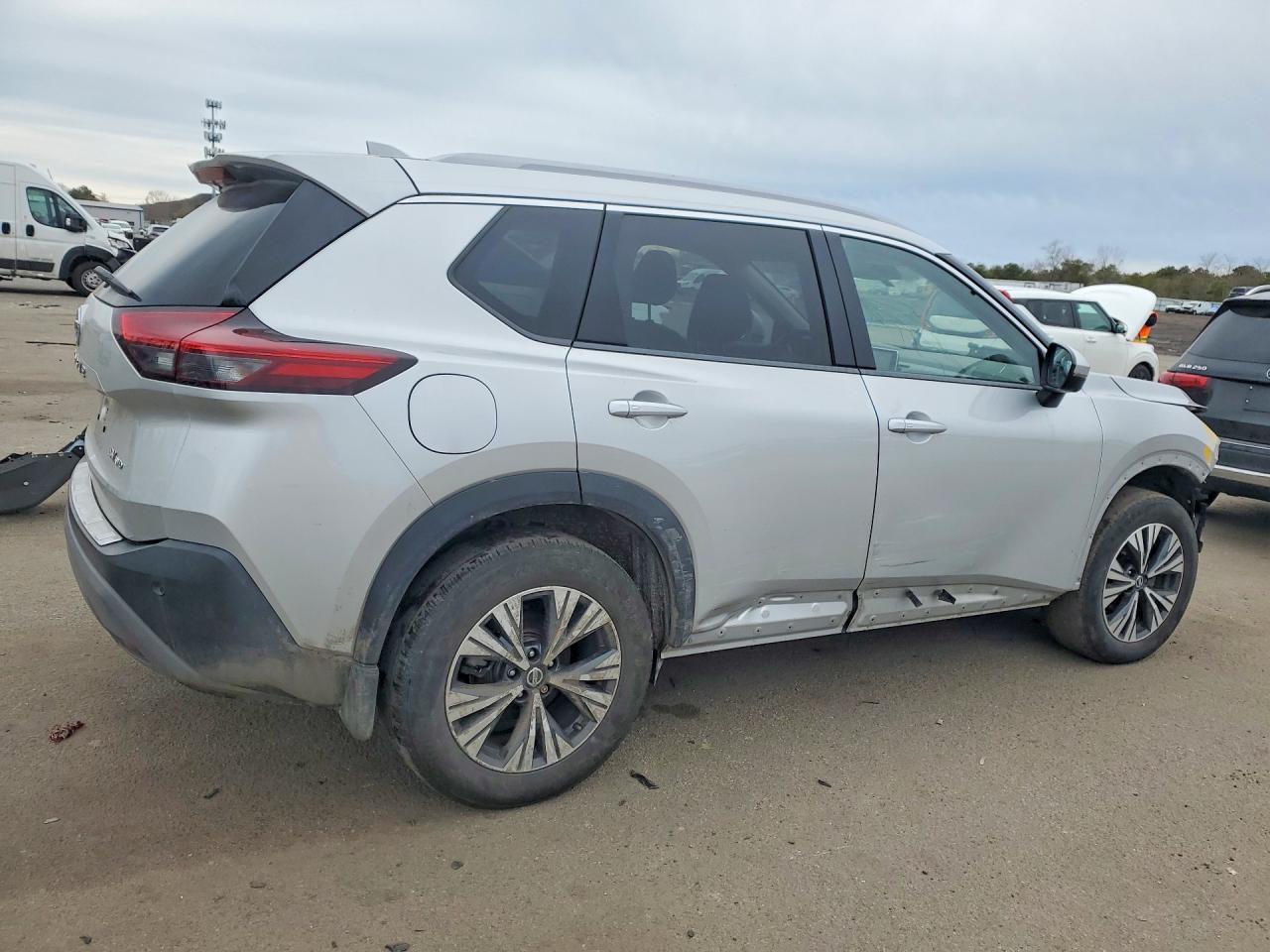 2021 Nissan Rogue Sv - Image 3