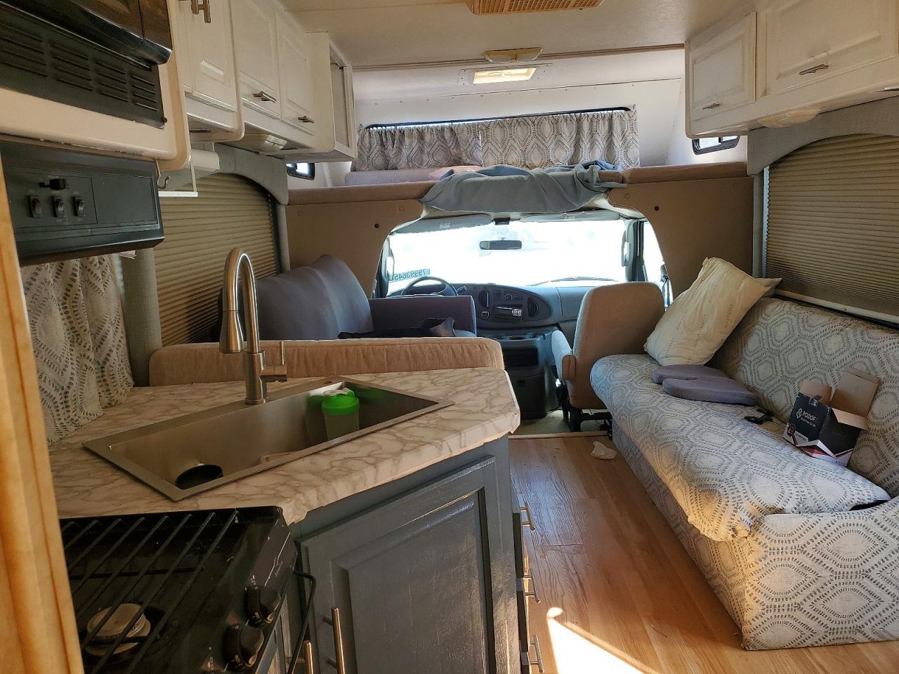 2004 Thor Chateau Sport 29A - Image 5