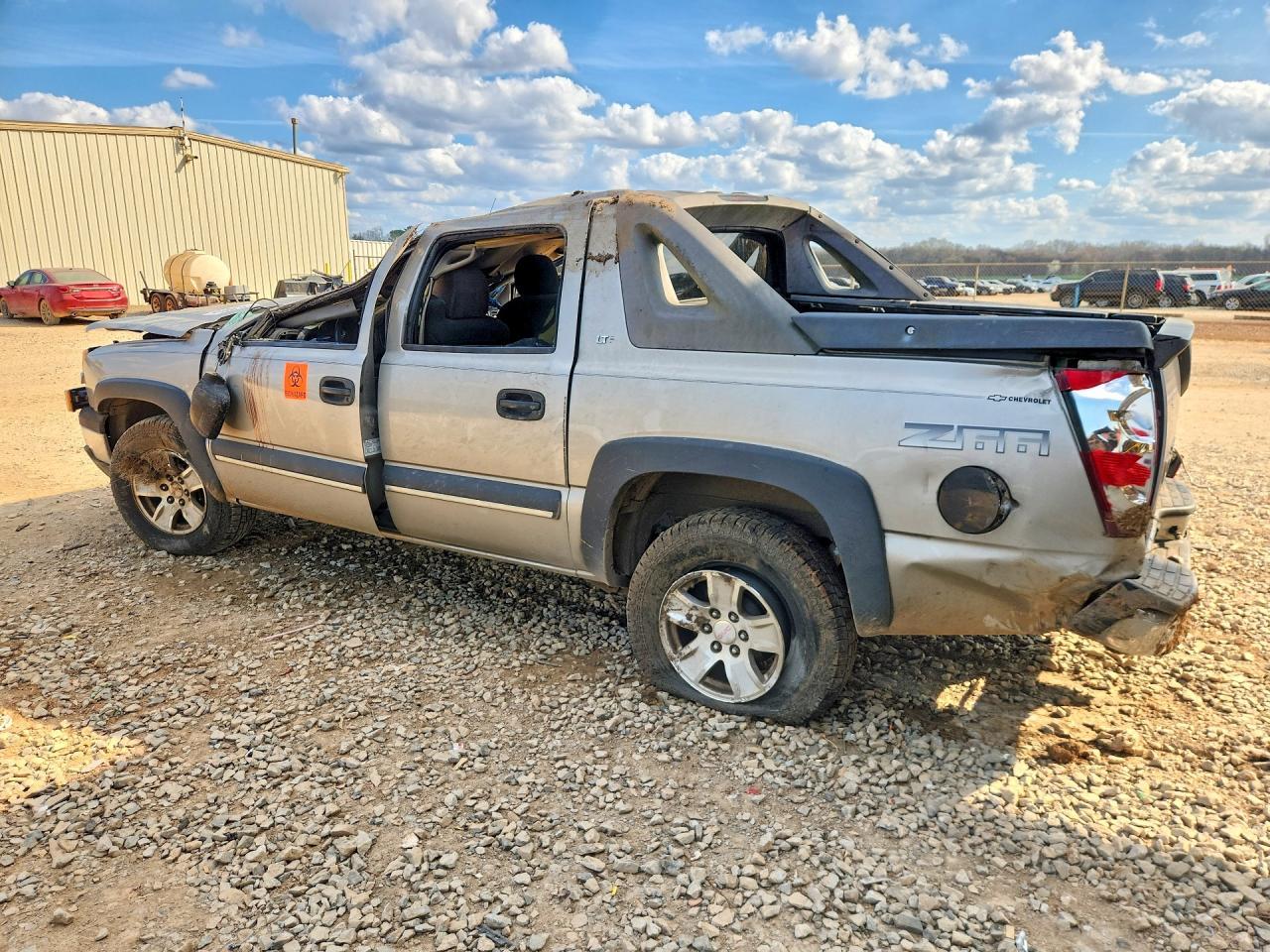 2004 Chevrolet Avalanche C1500 - Image 2