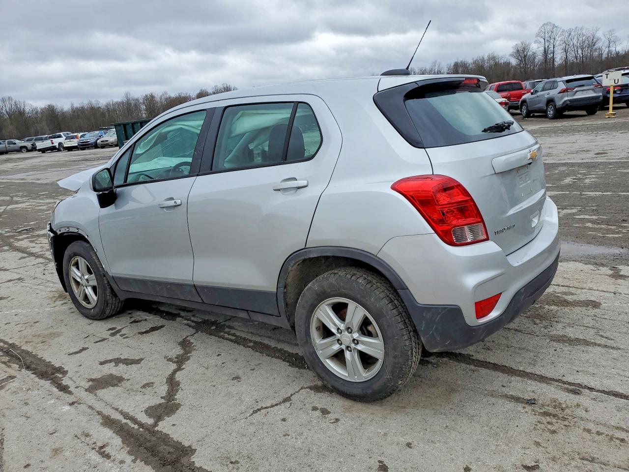 2020 Chev Trax - Фото 2