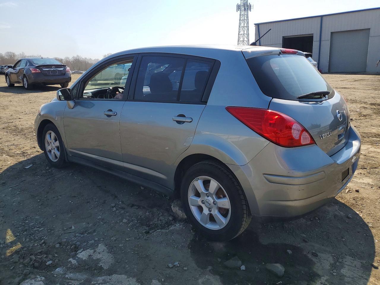 2009 Nissan Versa 1.8 S - Image 2