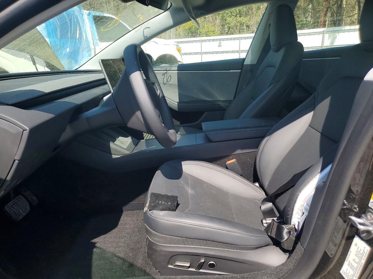 2025 Tesla Model 3 - Фото 7