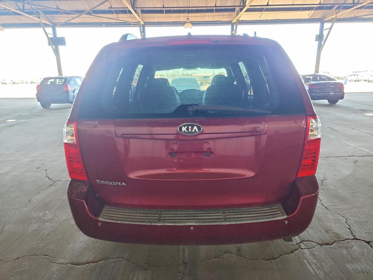 2010 Kia Sedona Base - Фото 6