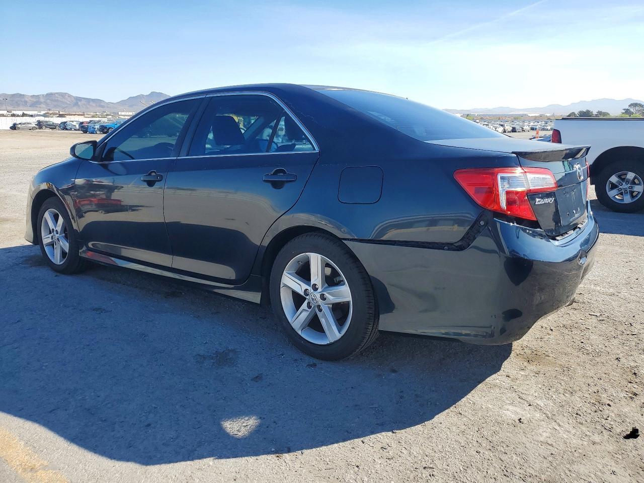 2013 Toyota Camry Se - Фото 2