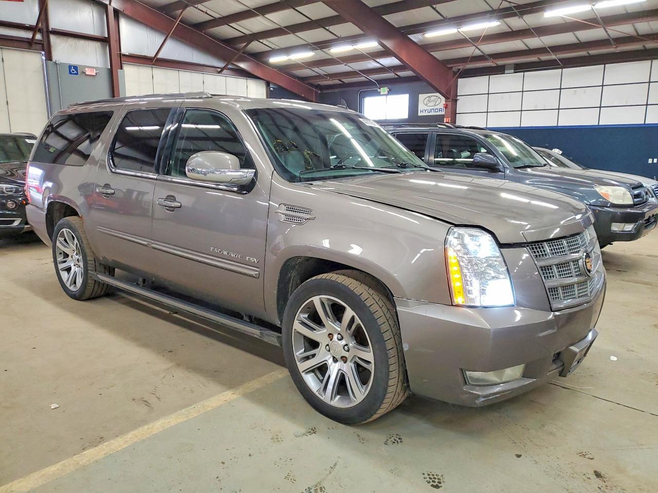 2013 Cadillac Escalade Esv Premium - Image 4