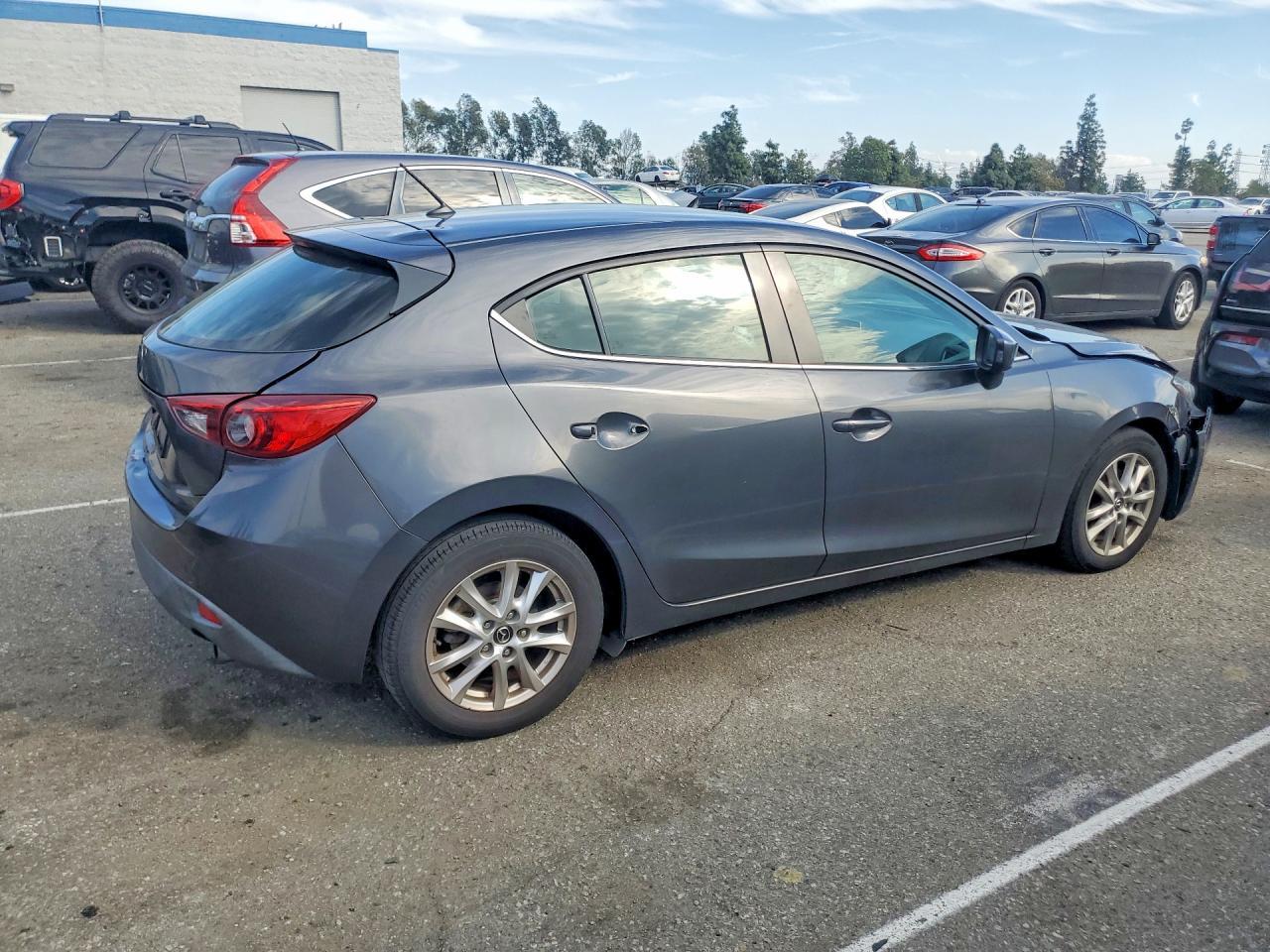2014 Mazd 3 Touring - Image 3