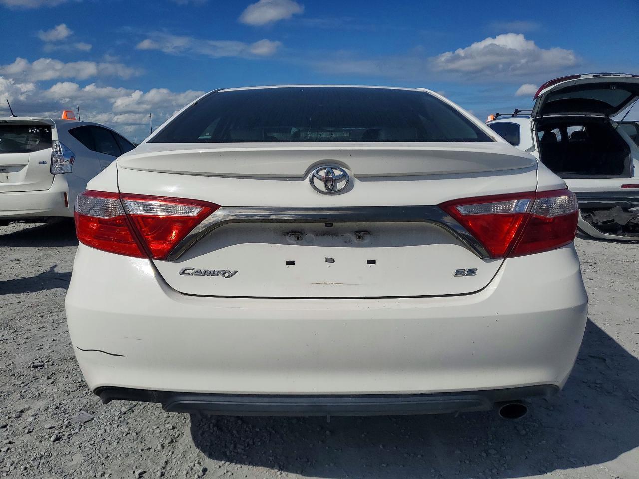 2016 Toyota Camry Se - Фото 6