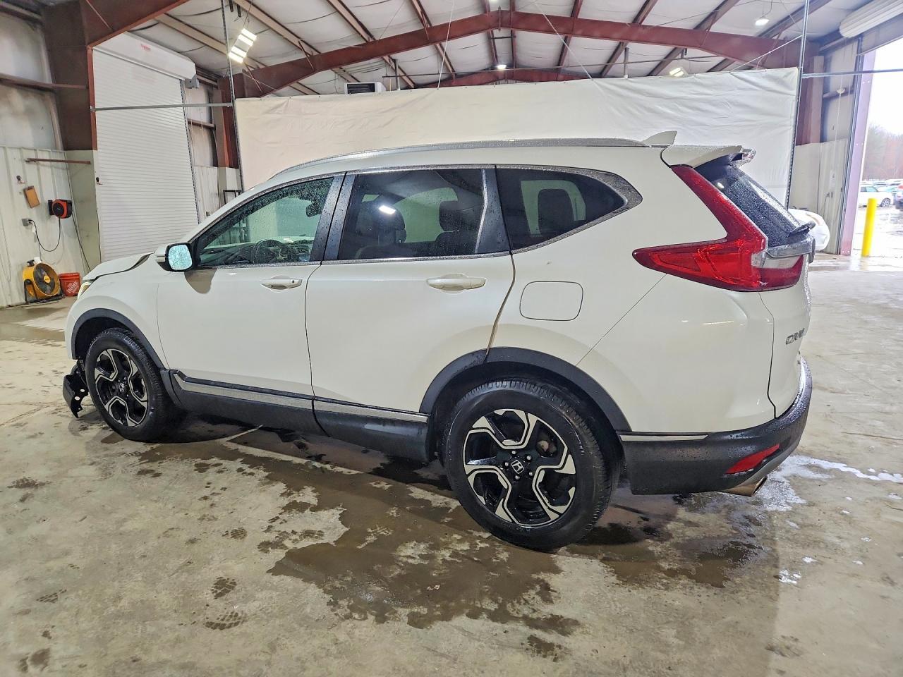 2017 Honda Cr-V Touring - Image 2