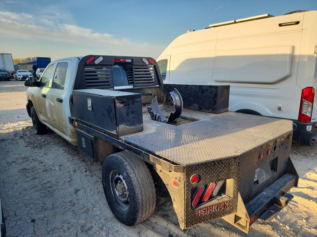 2019 Ram 2500 Tradesman Flatbed Truck - Фото 3